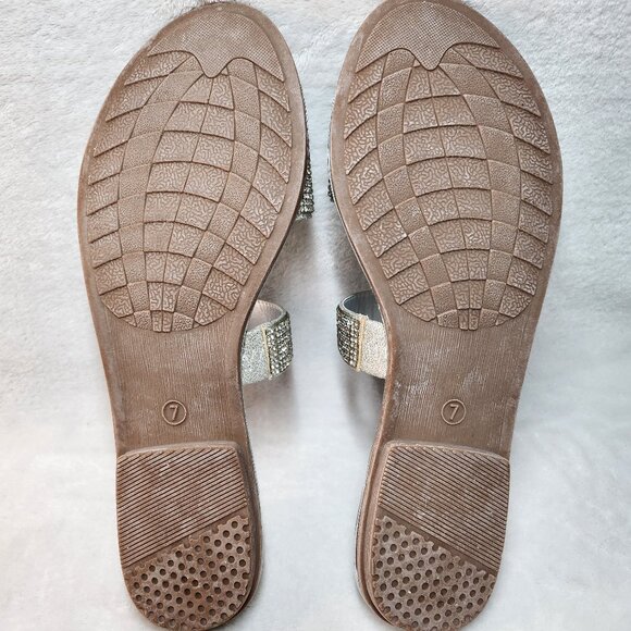 *New Low Price!* Kate & Mel Silver Slides - Picture 13 of 16